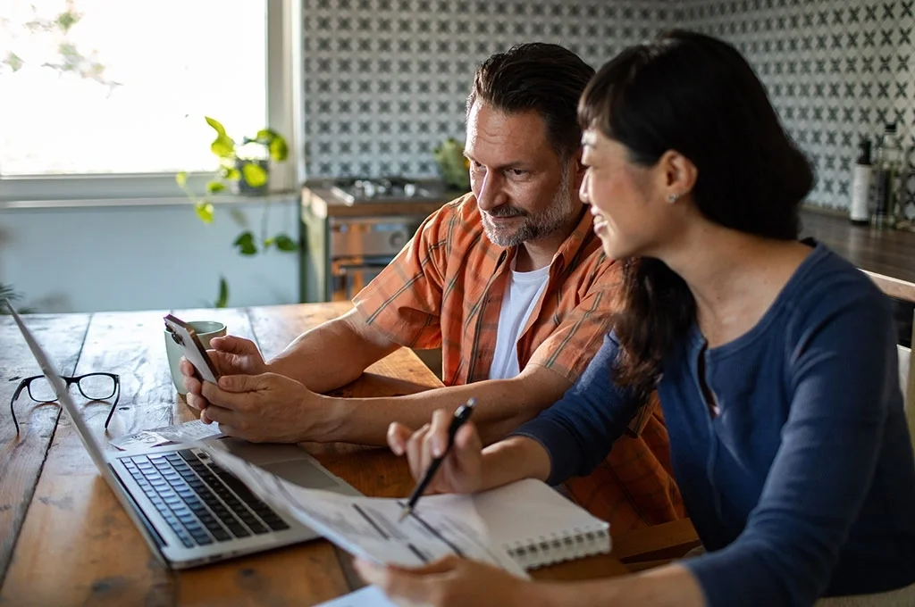 A veteran and her husband look for financial help on the internet together.
