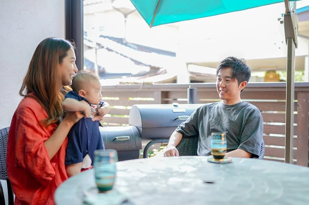 A family spending time outside after the mother and father discuss VA debt management options